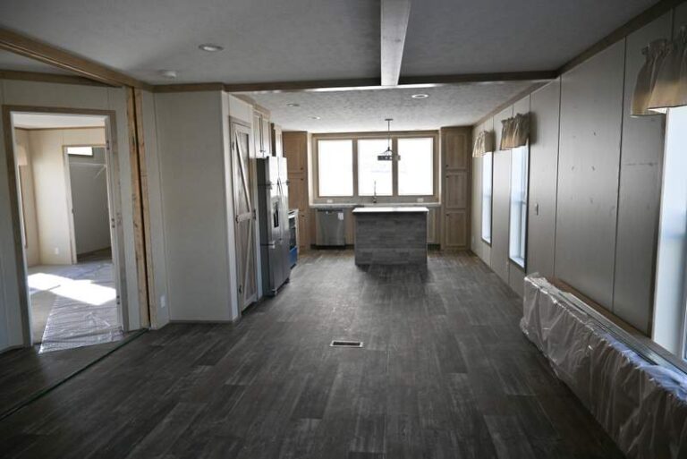 2023 Fleetwood 28483H 3 West Plains, Missouri Von Allmen Mobile